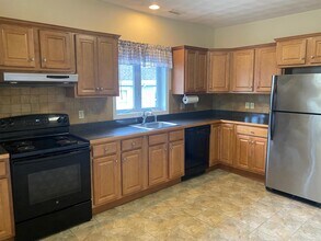 188 Harvard St, Unit 2 in Medford, MA - Foto de edificio - Building Photo