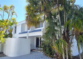 10219 SW 89th St in Miami, FL - Building Photo