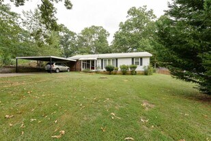 2745 Old Concord Rd SE in Smyrna, GA - Building Photo