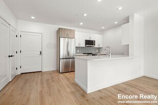 51 Centre St, Unit 302 in Brookline, MA - Building Photo