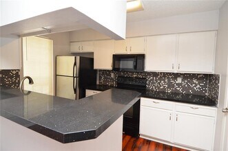 8605 Mallard Reserve Dr in Tampa, FL - Building Photo - Building Photo