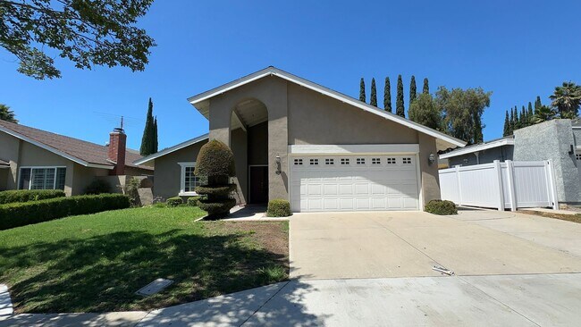 6047 Kingsbriar Dr in Yorba Linda, CA - Building Photo - Building Photo