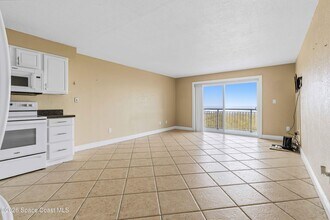 3600 Ocean Beach Blvd in Cocoa Beach, FL - Foto de edificio - Building Photo