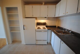 199 Holland Ave. in Ottawa, ON - Building Photo - Building Photo