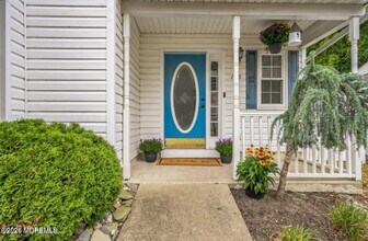 146 Hamlet Ct in Toms River, NJ - Building Photo - Building Photo