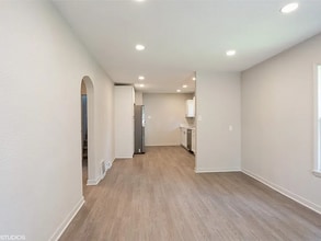 3215 E 8th St in Des Moines, IA - Foto de edificio - Building Photo