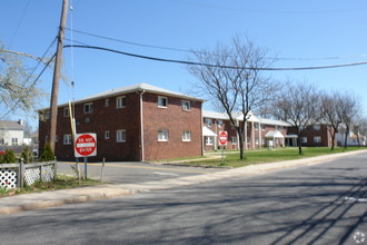 Richardson Apartments in Eatontown, NJ - Building Photo - Building Photo