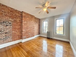 34 Mattoon St, Unit 2 in Springfield, MA - Foto de edificio - Building Photo