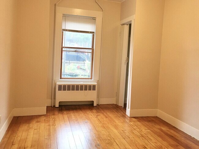 6 Reeds Ct, Unit L1 in Somerville, MA - Building Photo - Building Photo