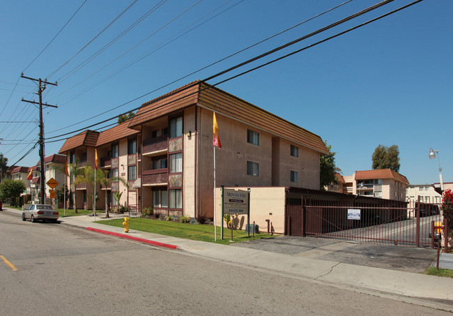 Montecito in Hawthorne, CA - Building Photo - Building Photo