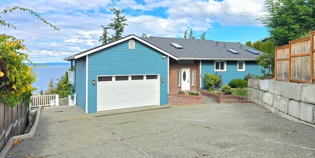 property at 1002 8th St
