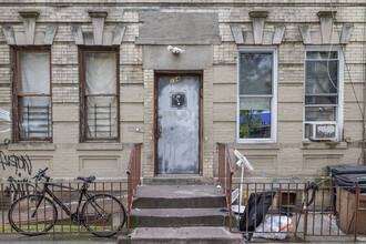 134 Irving Ave in Brooklyn, NY - Building Photo - Building Photo