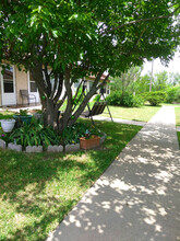 Shady Oaks Manor in Fort Worth, TX - Building Photo - Building Photo