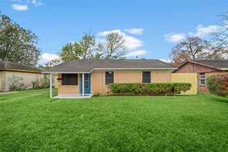 411 Ulrich St in Sugar Land, TX - Building Photo - Building Photo