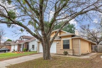 12312 Little Fatima Ln in Austin, TX - Foto de edificio - Building Photo