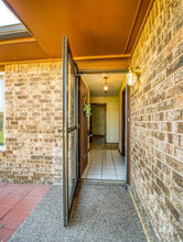 904 SE 8th St in Moore, OK - Foto de edificio - Building Photo