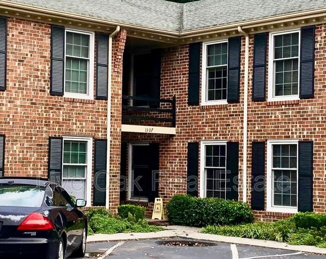 1307 Cypress Ave in Virginia Beach, VA - Building Photo - Building Photo