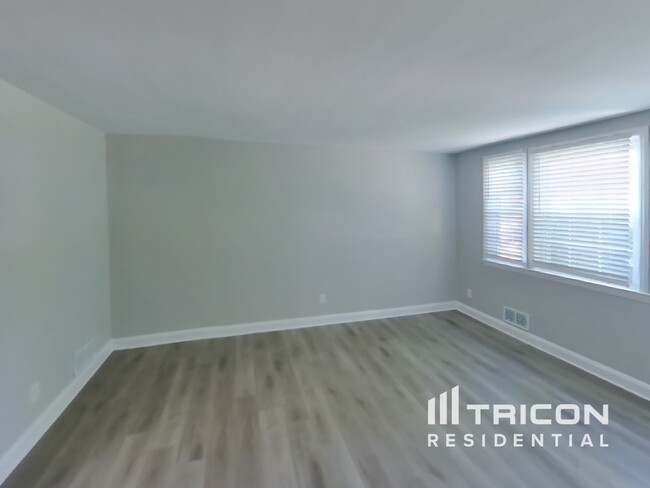 405 Greenlow Rd in Catonsville, MD - Foto de edificio - Building Photo