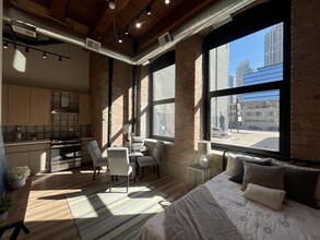 151 W Ohio St, Unit 206 in Chicago, IL - Building Photo - Building Photo
