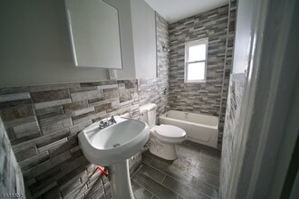 533 4th St in Paterson, NJ - Building Photo - Building Photo