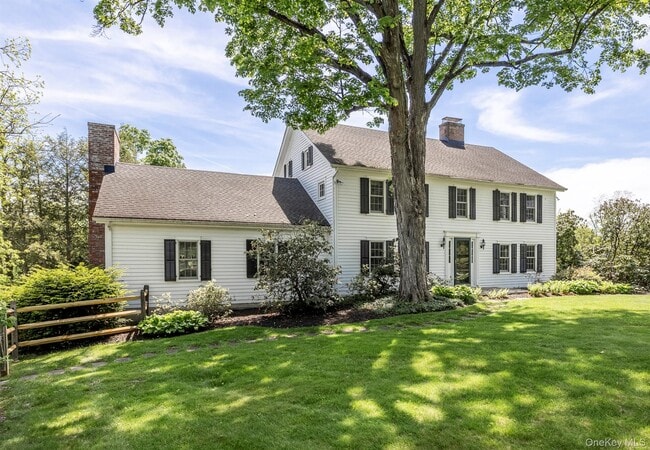 74 Melville Rd in Hyde Park, NY - Building Photo - Building Photo