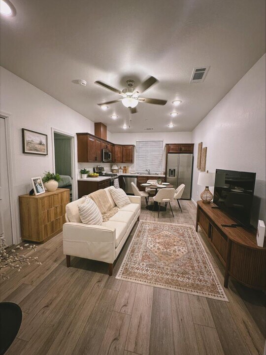 2490 Wagonwheel Ave in Tulare, CA - Building Photo