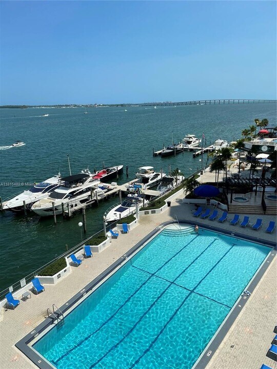 801 Brickell Bay Dr, Unit 767 in Miami, FL - Building Photo