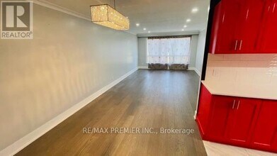 102 Northover St in Toronto, ON - Building Photo - Building Photo