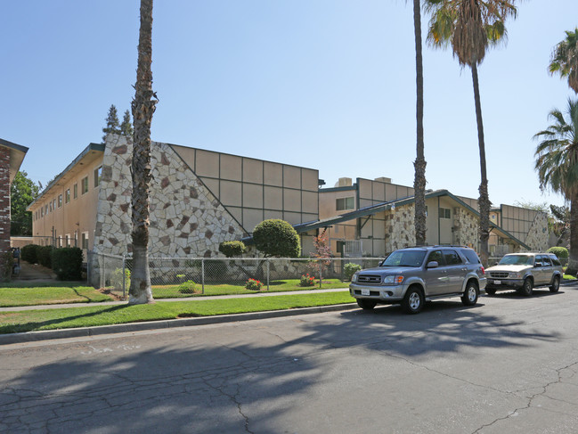 King's Court Apartments in Fresno, CA - Foto de edificio - Building Photo