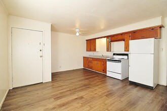 715 E 3rd St-Unit -4 in Weatherford, TX - Foto de edificio - Building Photo