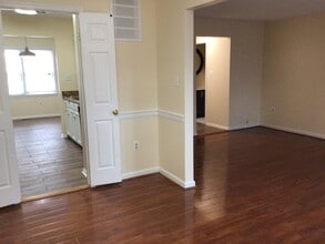 2863 Coors Park Ct in Falls Church, VA - Foto de edificio - Building Photo