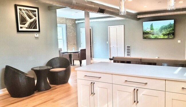 617 E 67th St in Chicago, IL - Building Photo - Building Photo