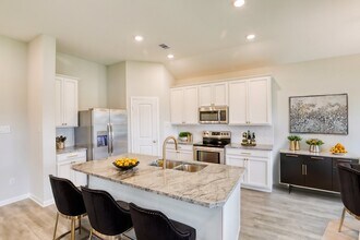 201 Bryan Wy in Angleton, TX - Building Photo - Building Photo