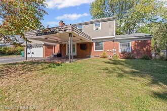 26641 Greythorne Trail in Farmington Hills, MI - Building Photo - Building Photo