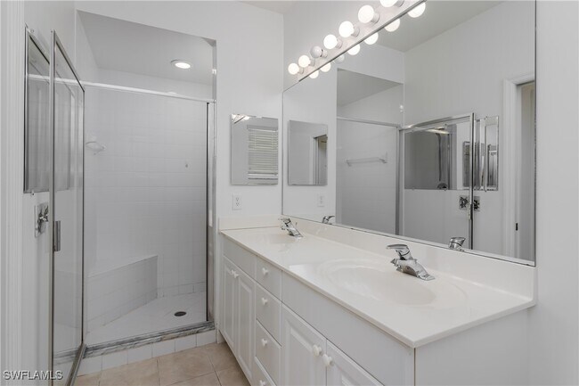 property at 450 Robin Hood Cir