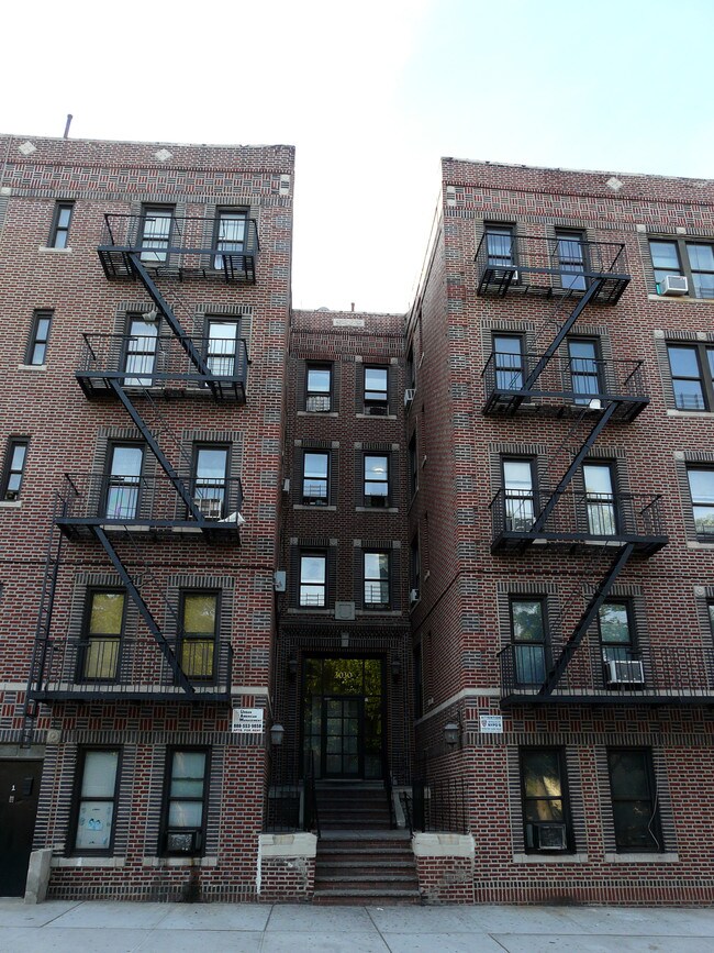3030-3034 Heath Ave in Bronx, NY - Foto de edificio - Building Photo