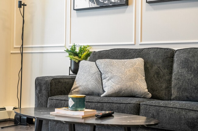 2550 Battleford Ave SW