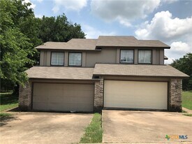 115 Crest Dr in San Marcos, TX - Building Photo