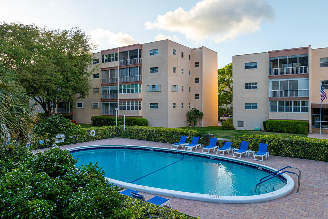 Plantation Terrace in Plantation, FL - Building Photo