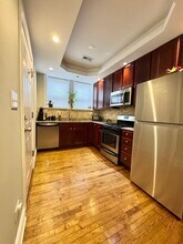 7048 N Damen Ave in Chicago, IL - Building Photo - Building Photo