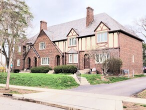 1856 Barrington Rd in Columbus, OH - Building Photo - Building Photo