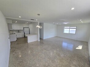 3245 SW 88th Ct in Miami, FL - Building Photo - Building Photo