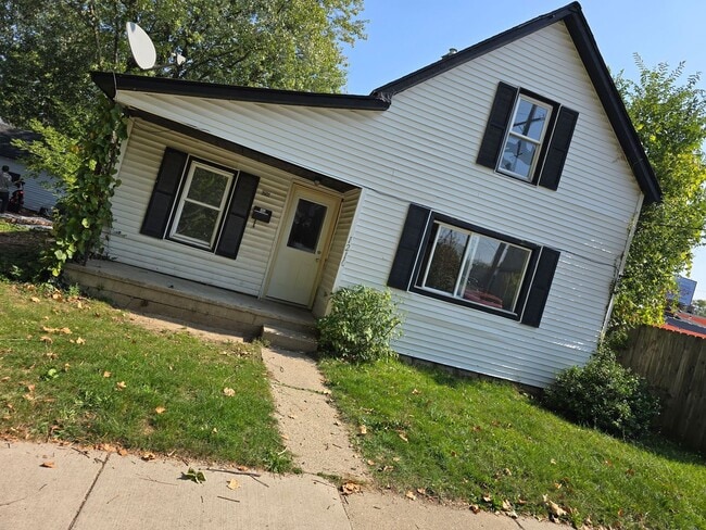 property at 1216 Quarry Ave NW
