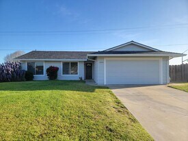 18545 Kennedy St in Salinas, CA - Building Photo