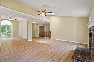 2601 Hillshire Dr in Columbia, MO - Building Photo - Building Photo