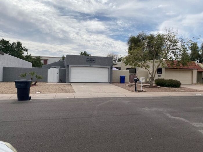 1843 W El Monte Pl in Chandler, AZ - Building Photo