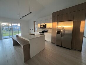 4327 Kinlock St in North Port, FL - Foto de edificio - Building Photo