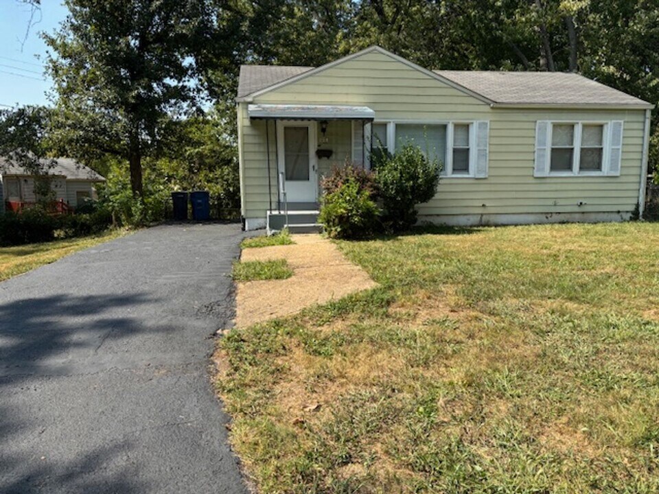 4111 Belfore Dr in St. Louis, MO - Building Photo