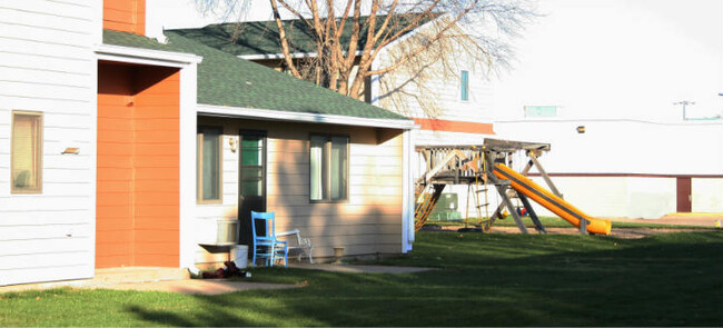 Valley Park Apartments in Yankton, SD - Building Photo - Building Photo