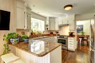 21 Inkberry St in East Hampton, NY - Building Photo - Building Photo